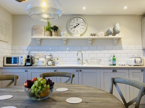 Luxury Self-Catering Apartment No 2 (Not Pet Friendly) | Private kitchen | Electric kettle, eco-friendly cleaning products