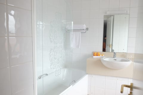 Twin Room, Ensuite | Bathroom