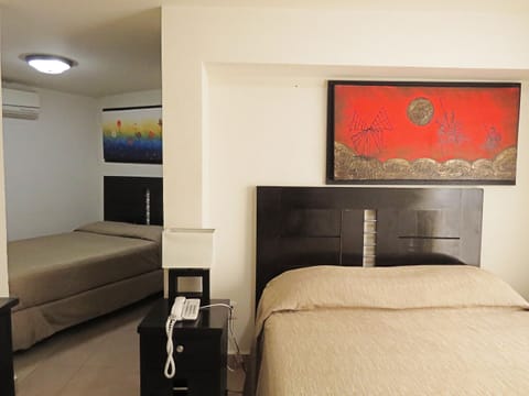Standard room with 2 beds and air conditioning | Free WiFi, bed sheets