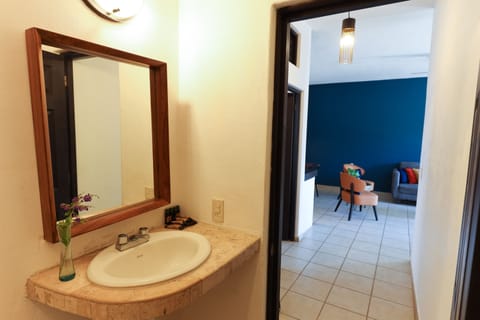 Villa 5 | Bathroom | Shower, towels, soap, shampoo
