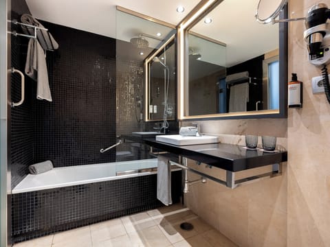 Premium Room, Sea View | Bathroom | Hair dryer, bidet, towels