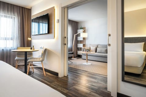 Junior Suite | Minibar, in-room safe, desk, free WiFi