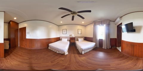 Family Air conditioning Room | In-room safe, desk, free WiFi, bed sheets