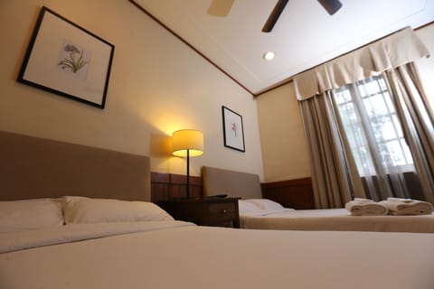 Family Air conditioning Room | In-room safe, desk, free WiFi, bed sheets