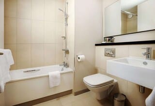 Combined shower/tub, free toiletries, hair dryer, towels