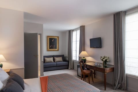 Deluxe Family Room | In-room safe, desk, soundproofing, free WiFi