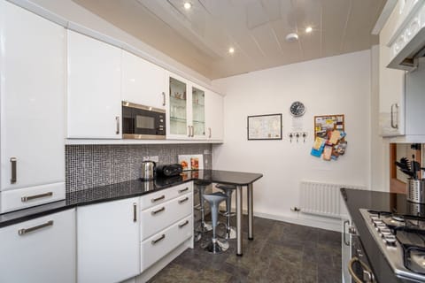 The kitchen is equipped with everything that you need to cook up delicious dinners on your self catering holiday in Keswick