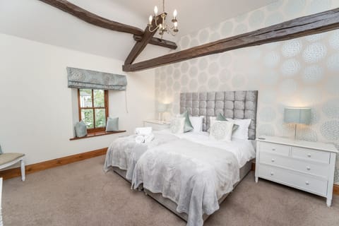 The self catering property in Keswick has 3 bedrooms and can accommodate 6 people