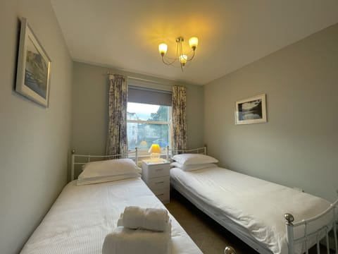 The twin also enjoys the luxury of fresh, high quality linen and towels.