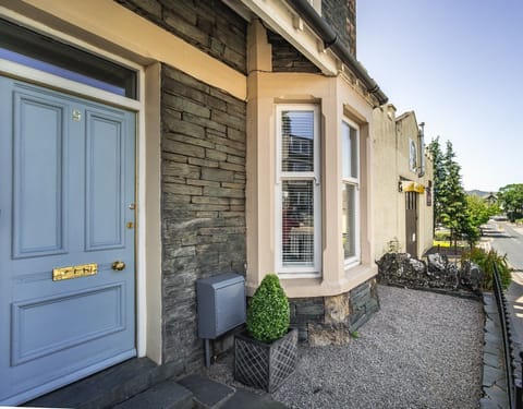 Visitors to No.9 have the convenience of two complimentary parking permits for the nearby long stay car park