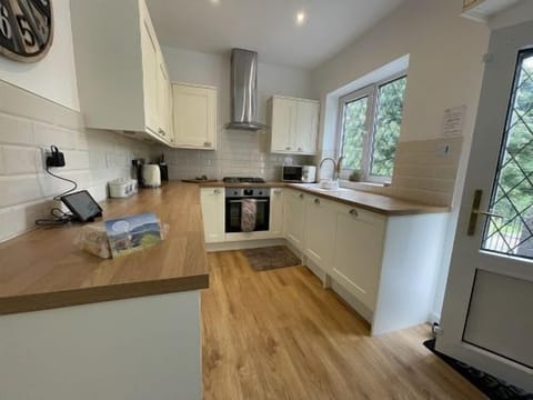 The newly fitted facilities include oven, fridge/freezer, washer/dryer and dishwasher