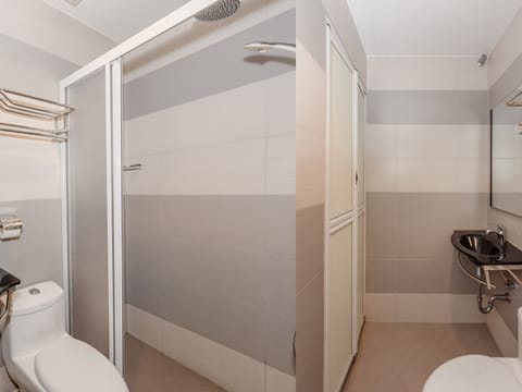 Deluxe Triple Room | Bathroom | Shower, bidet, towels, soap