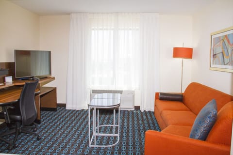 Executive Suite, 1 King Bed with Sofa bed | In-room safe, desk, iron/ironing board, free WiFi