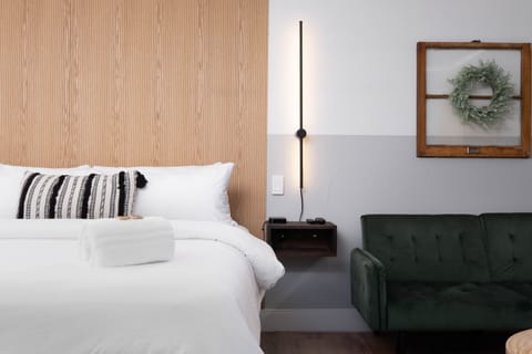 Deluxe Room | Premium bedding, desk, laptop workspace, blackout drapes