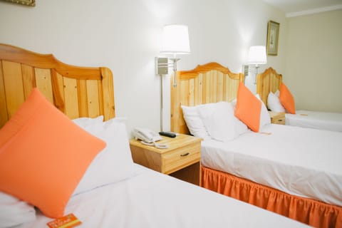 Triple Room | In-room safe, desk, free WiFi, bed sheets