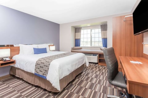 Room, 1 Queen Bed, Non Smoking (Efficiency) | Premium bedding, desk, iron/ironing board, free WiFi