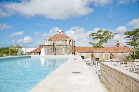 Outdoor pool, sun loungers