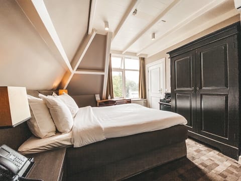 Standard Double Room, 1 Queen Bed | Premium bedding, minibar, in-room safe, individually furnished