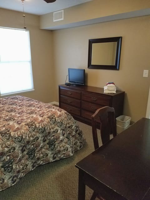 3 bedrooms, individually decorated, individually furnished, desk