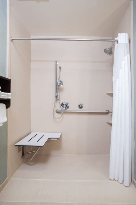 Standard Room, 1 King Bed, Accessible (Roll-In Shower) | Bathroom | Combined shower/tub, deep soaking tub, free toiletries, hair dryer