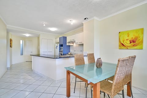 Apartment, 2 Bedrooms | Private kitchen | Microwave, stovetop, dishwasher, coffee/tea maker