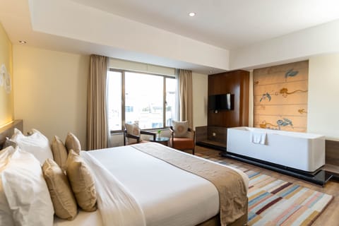 Traditional Suite | Premium bedding, in-room safe, individually decorated