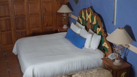 Standard Double Room, 1 King Bed, Garden View | Desk, iron/ironing board, free WiFi, bed sheets