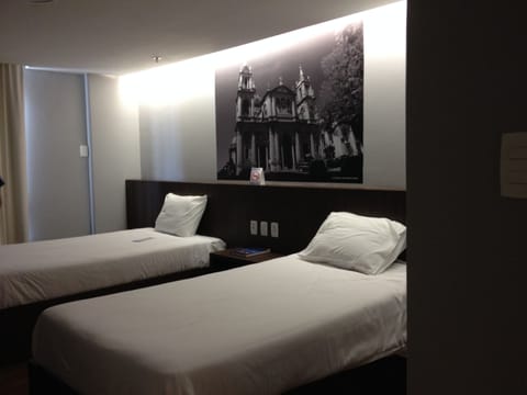 Premium Twin Room | Desk, free WiFi, bed sheets