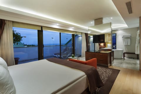 Junior Suite, Partial Sea View | Minibar, in-room safe, desk, soundproofing