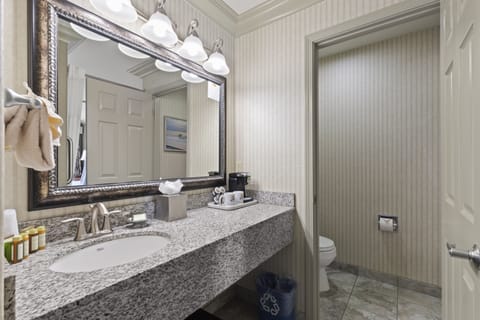 King Whirlpool Tub Room with Ocean View (Upstairs) | Bathroom | Combined shower/tub, free toiletries, hair dryer, towels