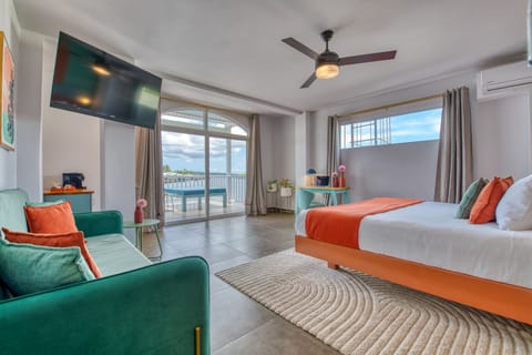 Premium Ocean view king suite | Free WiFi, bed sheets