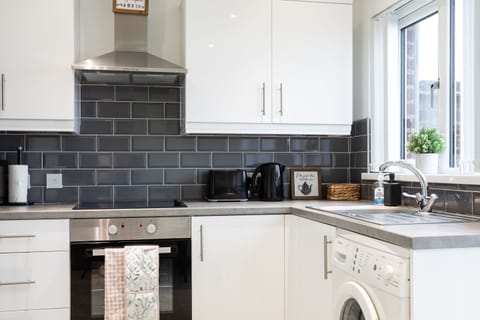 House, Private Bathroom, City View | Shared kitchen