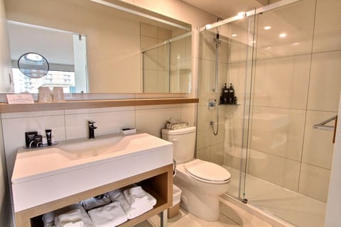 Comfort Room, 1 King Bed | Bathroom | Free toiletries, hair dryer, towels, soap