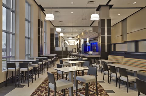 Daily buffet breakfast (USD 14.99 per person)