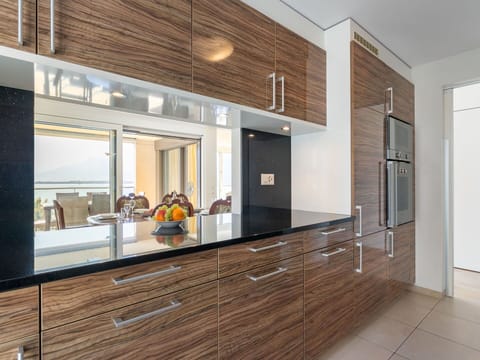 Building, Property, Cabinetry, Countertop, Window, Wood, Interior Design, Flooring, House, Floor