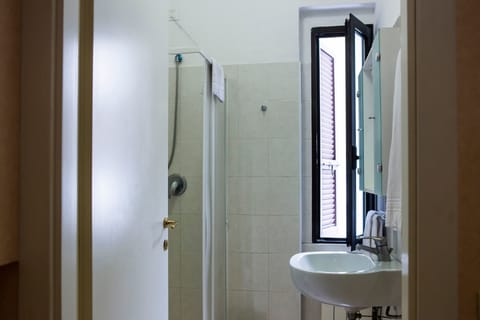 Triple Room | Bathroom | Shower, free toiletries, hair dryer, bathrobes