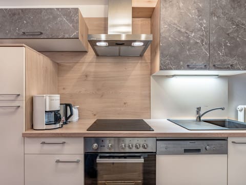 Kitchen Appliance, Kitchen, Countertop, Major Appliance, Cabinetry, Home Appliance, Wood, Furniture, Flooring, Interior Design