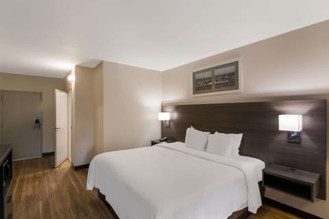 Room, 1 King Bed, Accessible, Non Smoking | In-room safe, blackout drapes, iron/ironing board