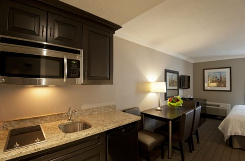 Family Suite, 2 Bedrooms, Kitchenette | Private kitchenette | Fridge, coffee/tea maker