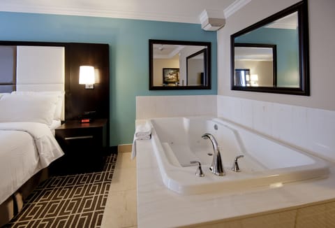 Junior Suite, 1 King Bed, Jetted Tub | Jetted tub