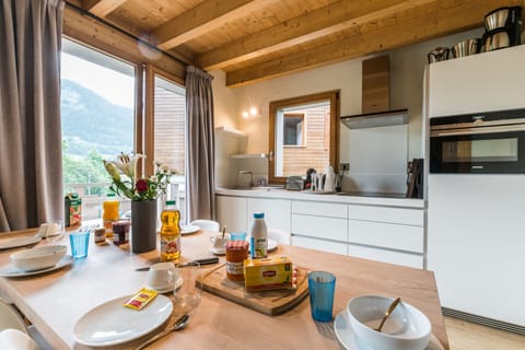 Chalet, 4 Bedrooms | Private kitchen | Fridge, microwave, oven, stovetop