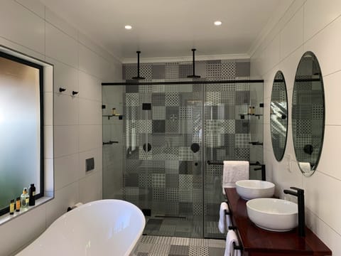 Honeymoon Double Room | Bathroom | Free toiletries, hair dryer, towels, soap