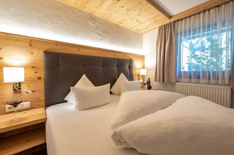 Premium bedding, in-room safe, free cribs/infant beds, free WiFi