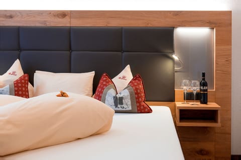 Premium bedding, in-room safe, free cribs/infant beds, free WiFi