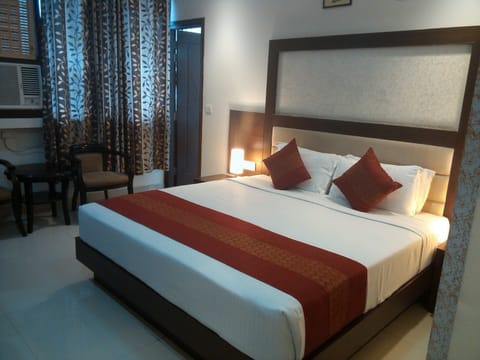 Standard Single Room | 1 bedroom, minibar, desk, rollaway beds