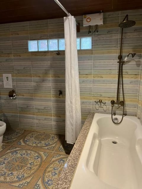 Bungalow Suite | Bathroom | Towels