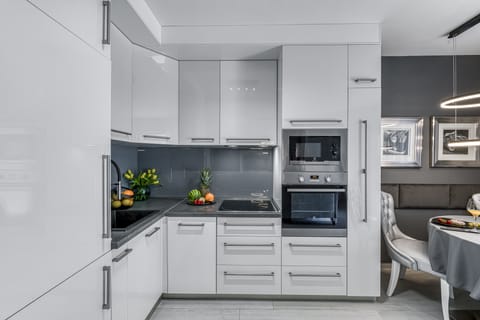 Apartment | Private kitchen | Fridge, microwave, oven, stovetop