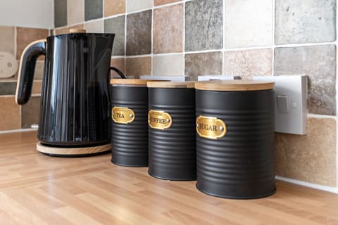 House, Private Bathroom | Shared kitchen