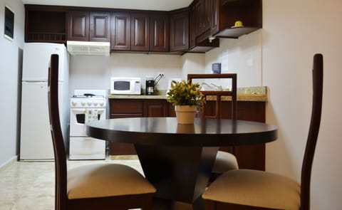 Studio Suite | Private kitchen | Fridge, microwave, espresso maker, cookware/dishes/utensils