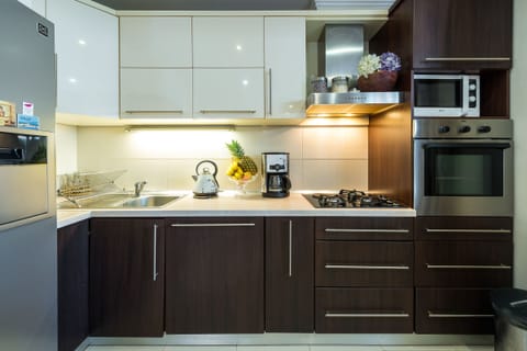 House | Private kitchen | Fridge, microwave, oven, stovetop